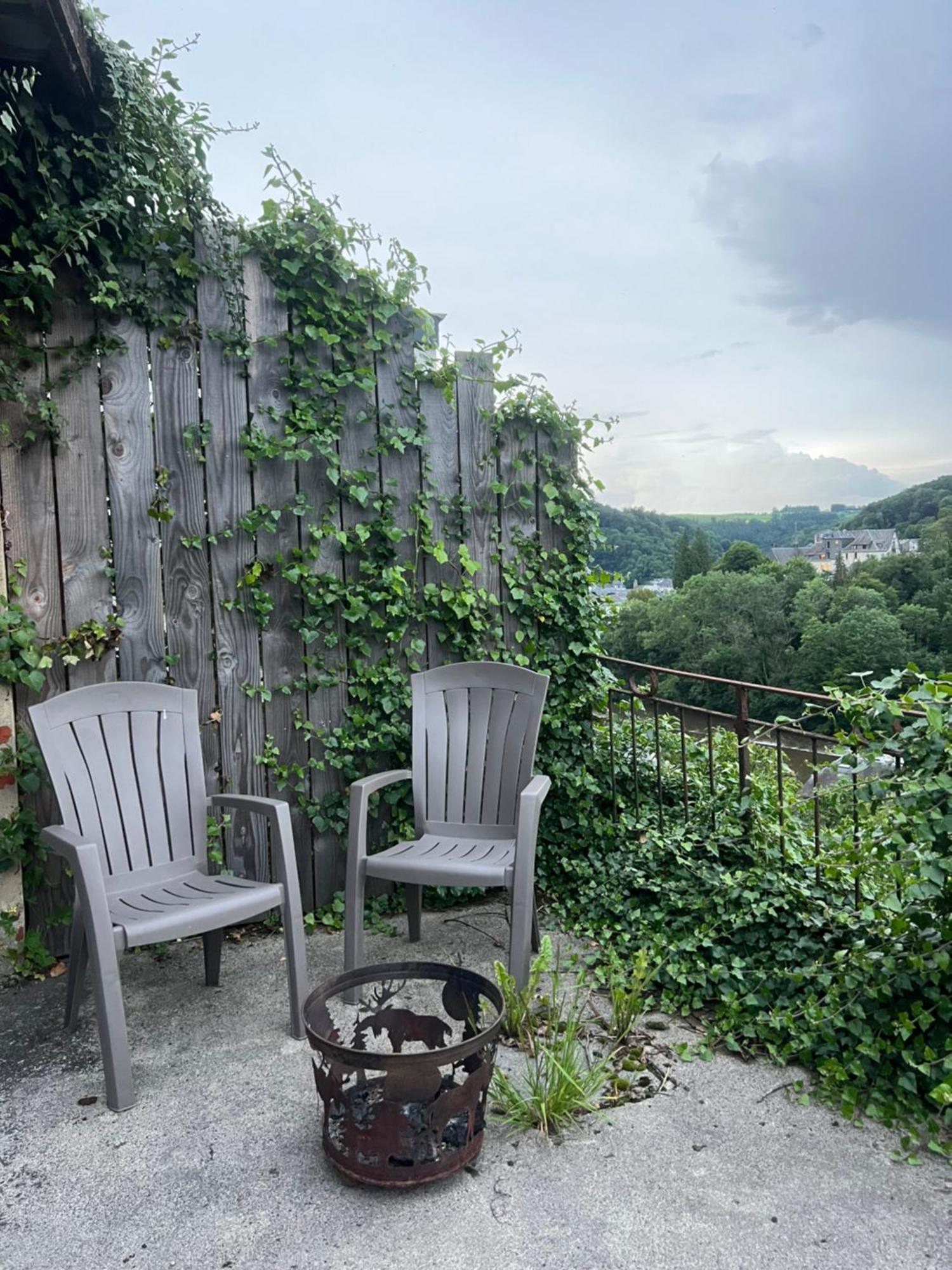Bulle Time Flies - Logement Insolite Hotell Bouillon Exteriör bild